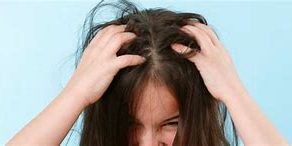 girl with lice